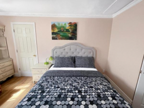 Niagara Fall Holiday Home - close to the fall, 3 mins drive